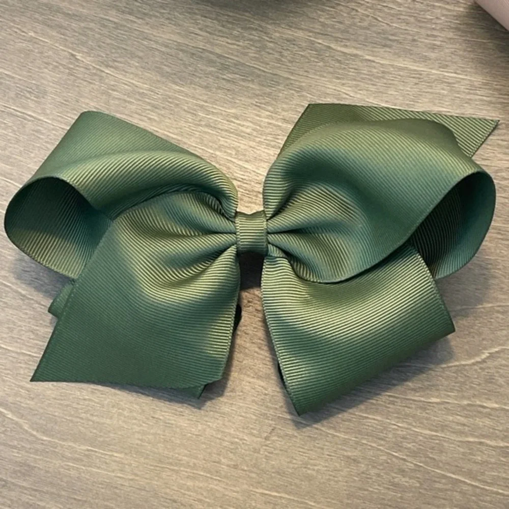 Set of 2 Ribbon‎ Barrettes Tan and Green Pre-Owned